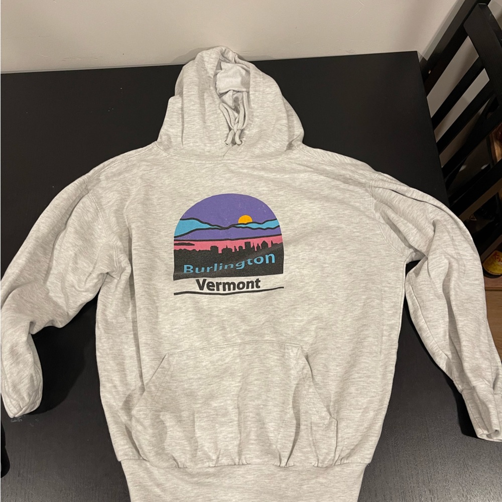 BURLINGTON VERMONT HOODIE GOKD CONDITION FAST SHIPPING